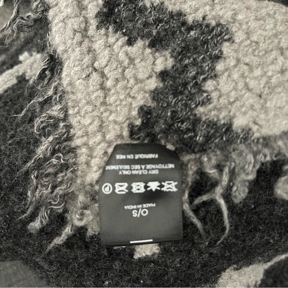 Wilfred - Diamond Mosaic Blanket Scarf - Picture 9 of 12